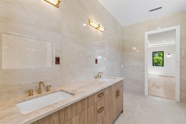 206 S TREASURE DRIVE, Tampa, FL 33609
