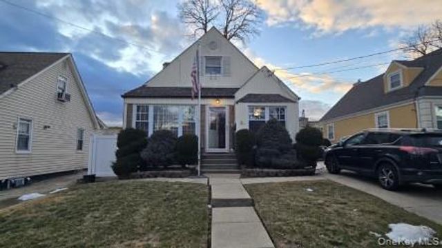 32 Butler Boulevard, Elmont, NY 11003
