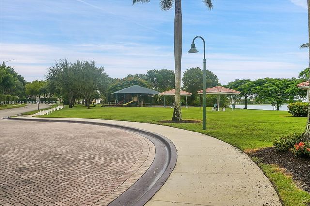 1121 SW 44th Ave, Deerfield Beach, FL 33442