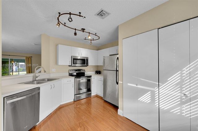 1121 SW 44th Ave, Deerfield Beach, FL 33442