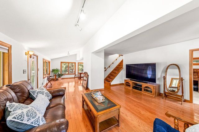 1538 3rd STREET, Delafield, WI 53018