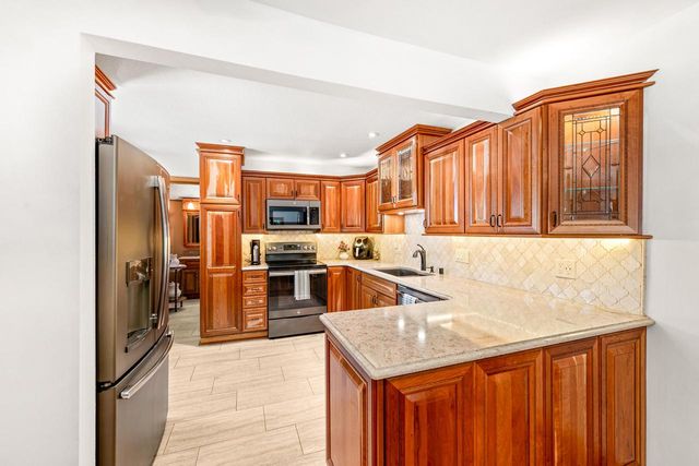 1538 3rd STREET, Delafield, WI 53018
