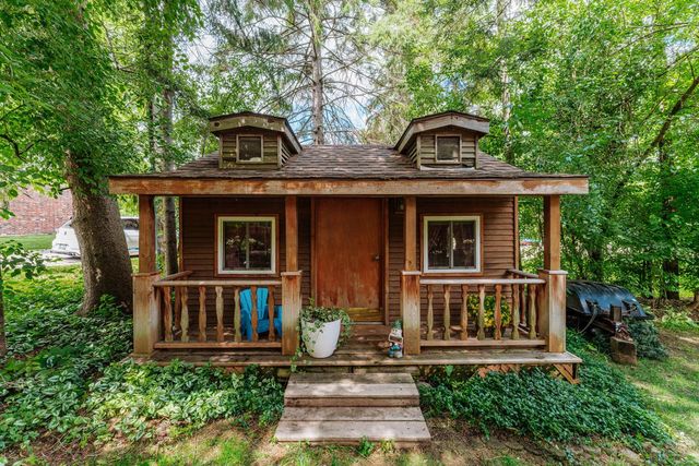 1538 3rd STREET, Delafield, WI 53018