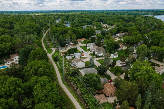 1538 3rd STREET, Delafield, WI 53018