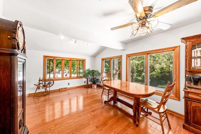 1538 3rd STREET, Delafield, WI 53018