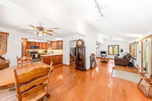 1538 3rd STREET, Delafield, WI 53018