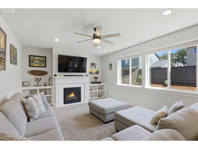 2814 Nw SHADDEN Dr, Mc Minnville, OR 97128