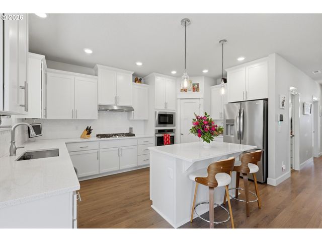 2814 Nw SHADDEN Dr, Mc Minnville, OR 97128