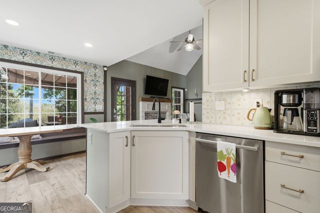 5080 Newpark Drive NW, Acworth, GA 30101