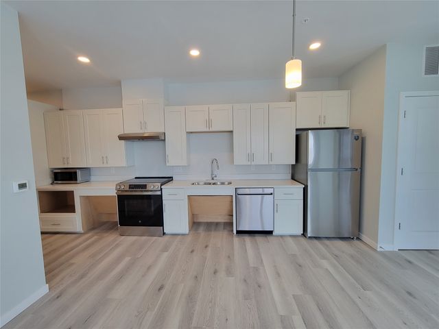 5905 Stagecoach Drive 3102, 3105, 3202, 3205, West Des Moines, IA 50266