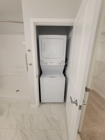 5905 Stagecoach Drive 3102, 3105, 3202, 3205, West Des Moines, IA 50266