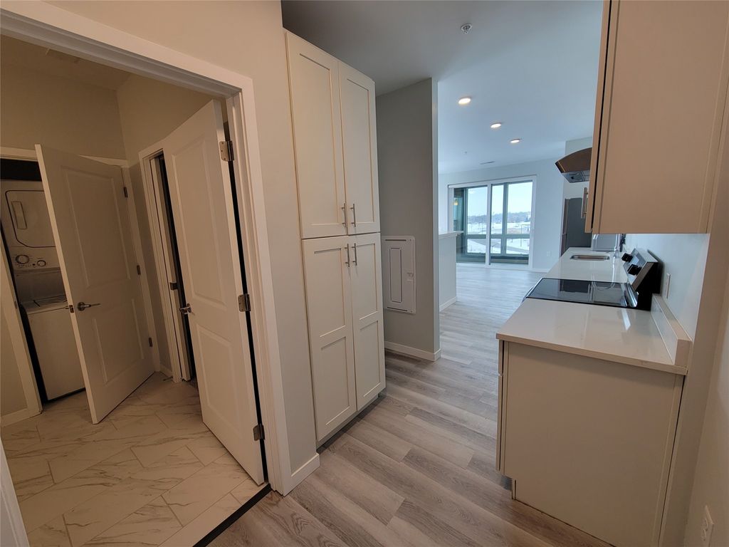 5905 Stagecoach Drive 3102, 3105, 3202, 3205, West Des Moines, IA 50266