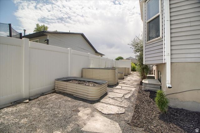 4821 S BITTER ROOT DR, Taylorsville, UT 84129
