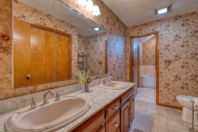 5520 Monroe Avenue, Evansville, IN 47715