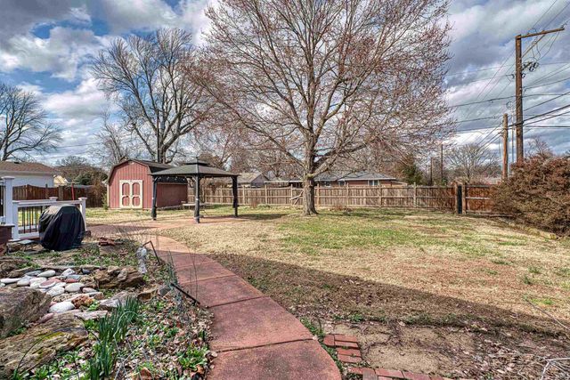 5520 Monroe Avenue, Evansville, IN 47715