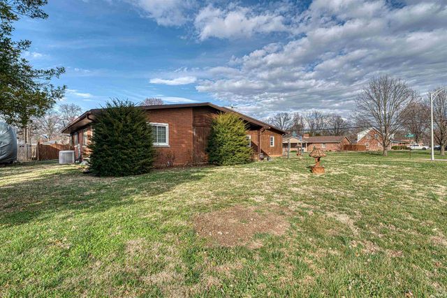 5520 Monroe Avenue, Evansville, IN 47715