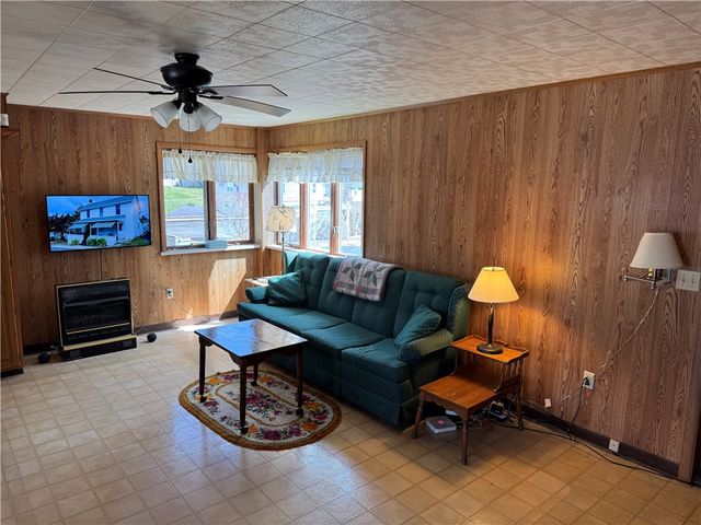 226 E Loyalhanna St, Ligonier Boro, PA 15658