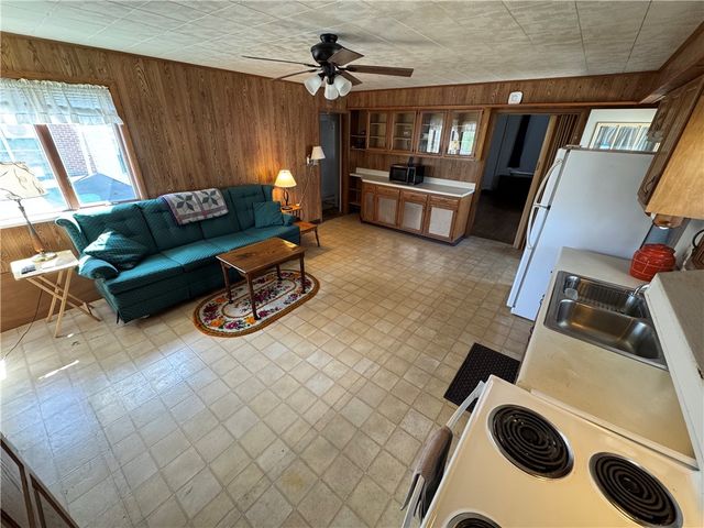 226 E Loyalhanna St, Ligonier Boro, PA 15658