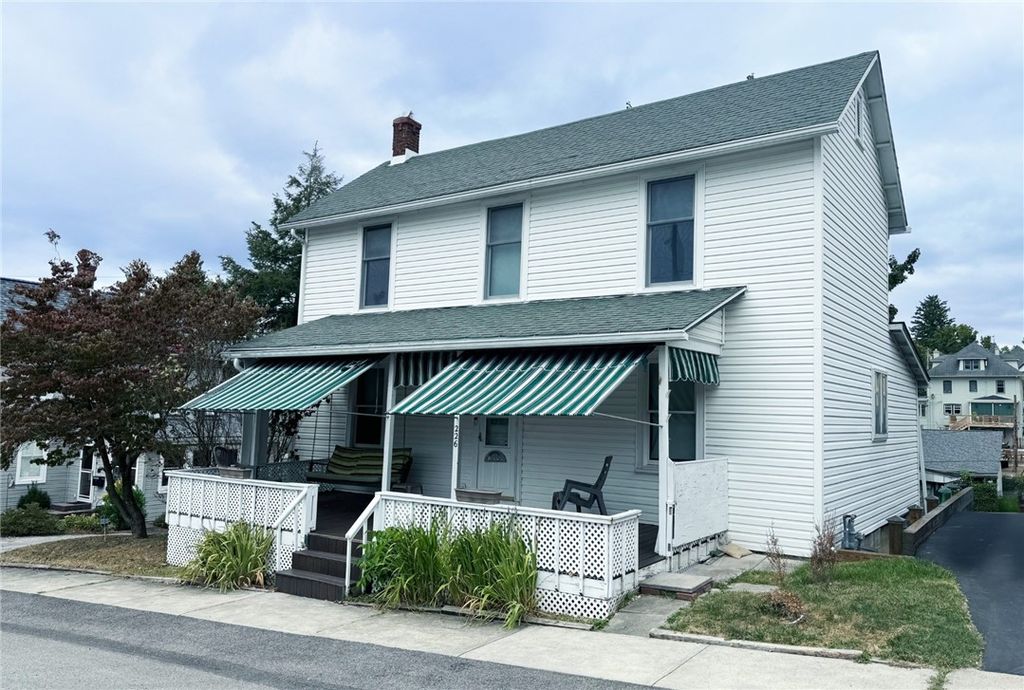 226 E Loyalhanna St, Ligonier Boro, PA 15658
