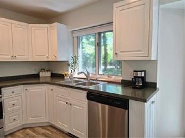 203 Dean Ridge Court, Cranston, RI 02920