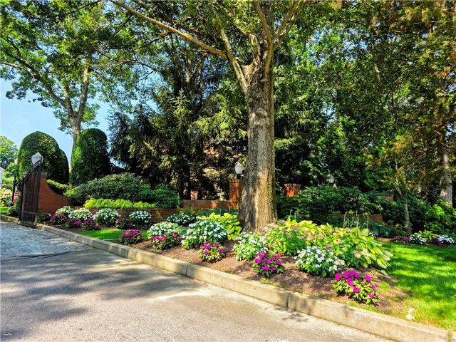 203 Dean Ridge Court, Cranston, RI 02920