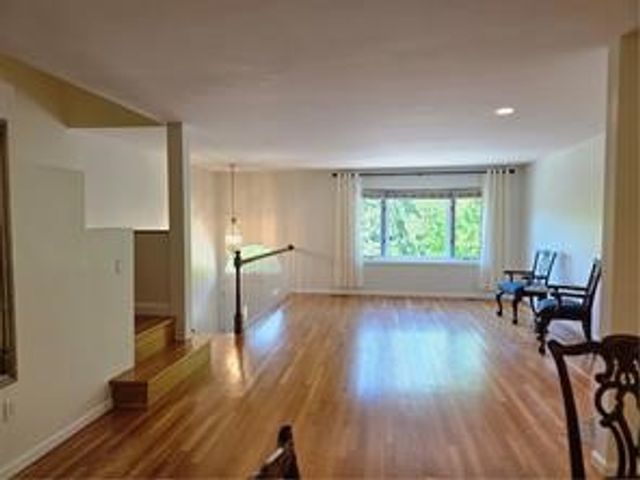 203 Dean Ridge Court, Cranston, RI 02920