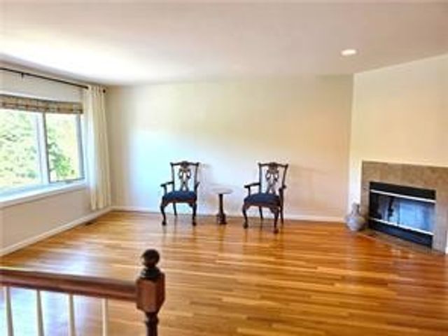 203 Dean Ridge Court, Cranston, RI 02920