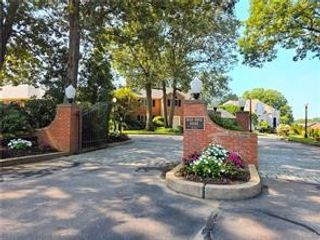 203 Dean Ridge Court, Cranston, RI 02920