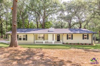 1017 Oak Ridge Dr, Byron, GA 31008