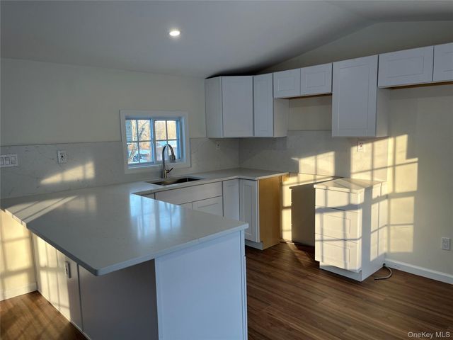 1 Walnut Park Lane, Milton, NY 12547