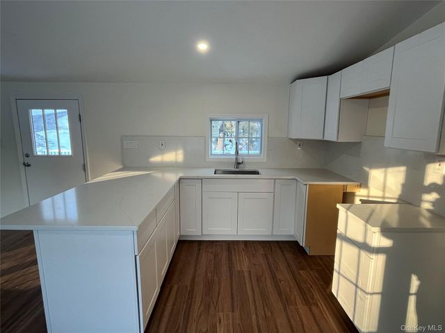 1 Walnut Park Lane, Milton, NY 12547