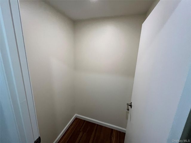 1 Walnut Park Lane, Milton, NY 12547