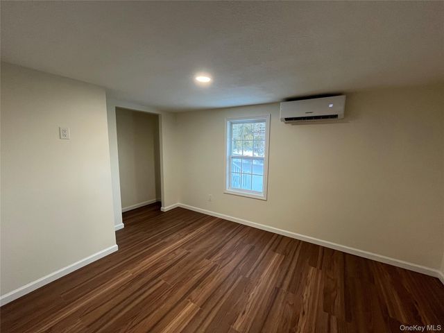 1 Walnut Park Lane, Milton, NY 12547