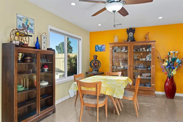 9464 Telkaif St, Lakeside, CA 92040