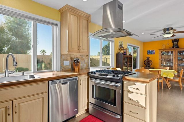 9464 Telkaif St, Lakeside, CA 92040