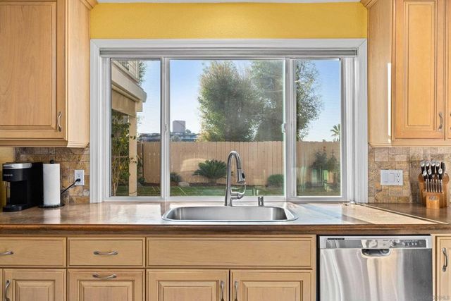 9464 Telkaif St, Lakeside, CA 92040