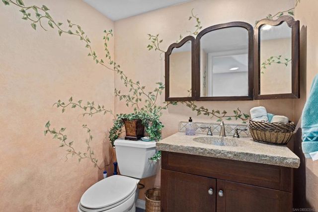 9464 Telkaif St, Lakeside, CA 92040