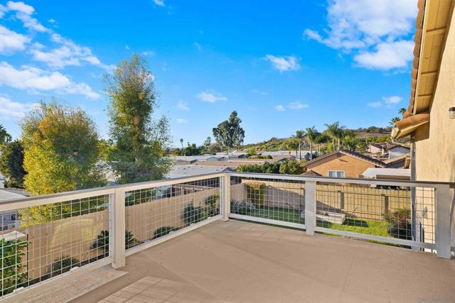 9464 Telkaif St, Lakeside, CA 92040