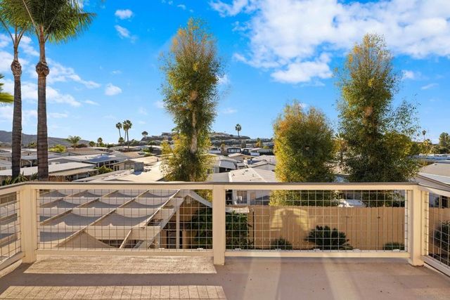 9464 Telkaif St, Lakeside, CA 92040