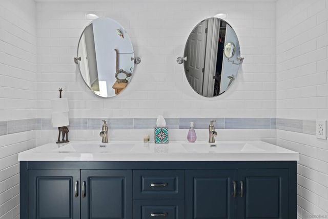 9464 Telkaif St, Lakeside, CA 92040