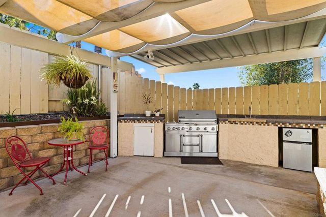 9464 Telkaif St, Lakeside, CA 92040