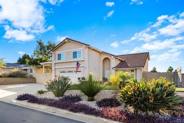 9464 Telkaif St, Lakeside, CA 92040