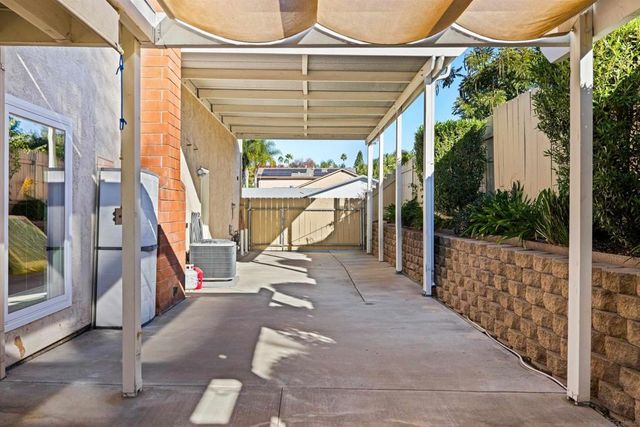 9464 Telkaif St, Lakeside, CA 92040