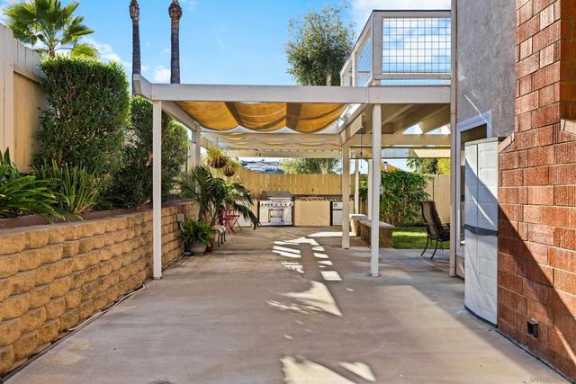 9464 Telkaif St, Lakeside, CA 92040