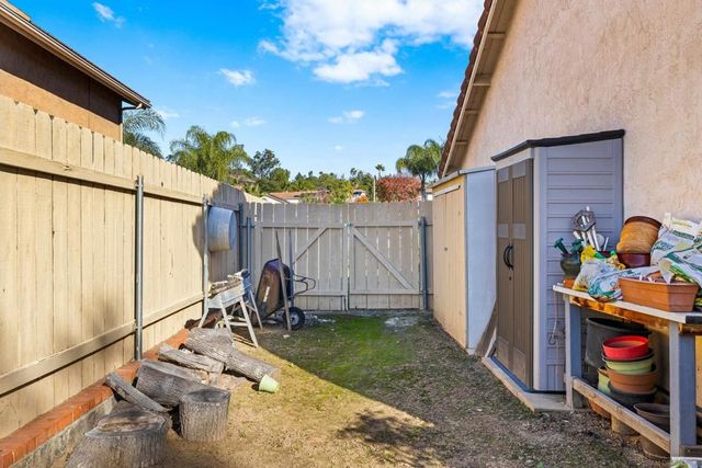 9464 Telkaif St, Lakeside, CA 92040