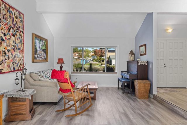 9464 Telkaif St, Lakeside, CA 92040