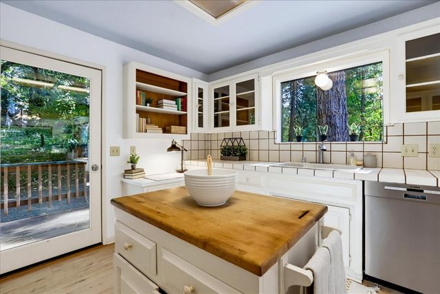 12213 Half Moon Way, Nevada City, CA 95959