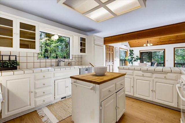 12213 Half Moon Way, Nevada City, CA 95959