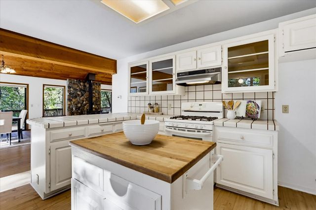 12213 Half Moon Way, Nevada City, CA 95959