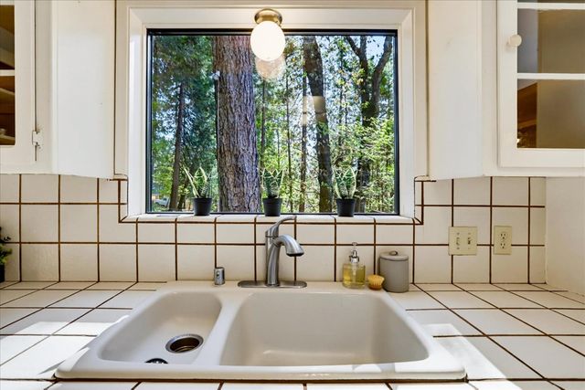 12213 Half Moon Way, Nevada City, CA 95959